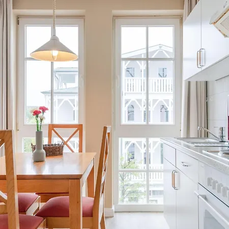 Schoene Mit Wanne Und Grossem Balkon In *