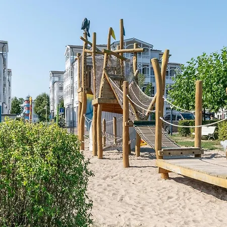 Schoene Mit Wanne Und Grossem Balkon In Apartamento