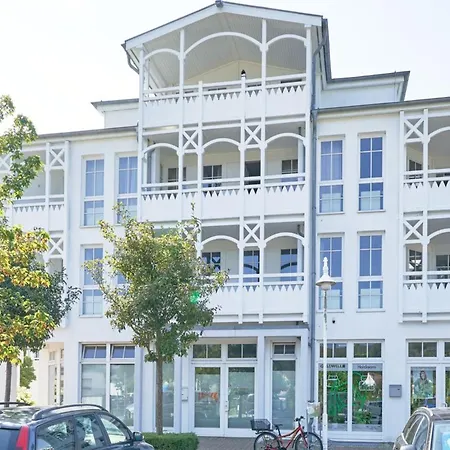 Schoene Mit Wanne Und Grossem Balkon In *