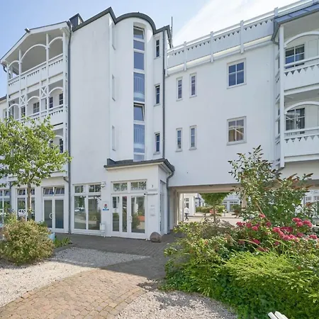 Schoene Mit Wanne Und Grossem Balkon In